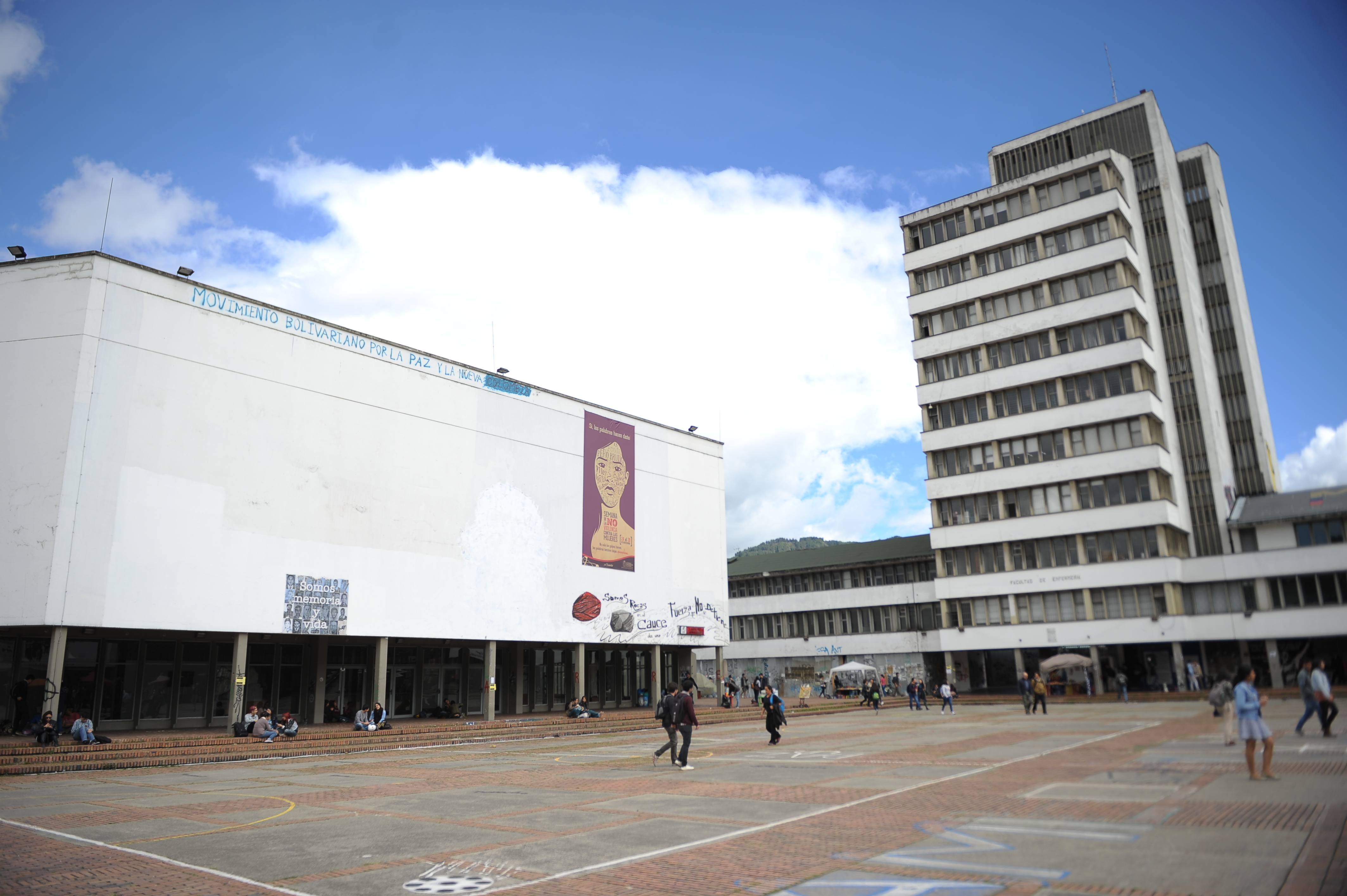 Plaza central sin la imagen del "Che Guevara" y recorrido por las instalaciones de esta universidad.