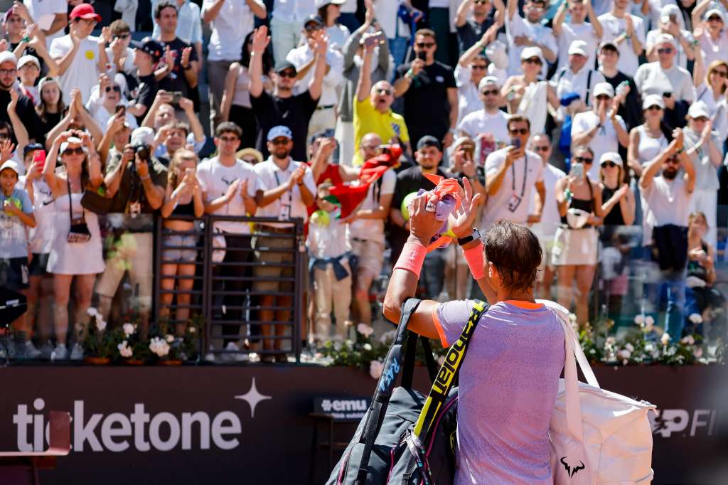 Rome (Italy), 11/05/2024.- Rafael Nadal of Spain greets spectators after losing his men's singles 2nd round match against Hubert Hurkacz of Poland (not pictured) at the Italian Open tennis tournament in Rome, Italy, 11 May 2024. (Tenis, Italia, Polonia, España, Roma) EFE/EPA/FABIO FRUSTACI