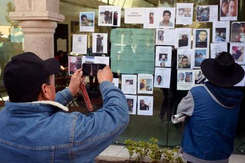 Mexicanos despiden a las 79 víctimas mortales de explosión de oleoducto