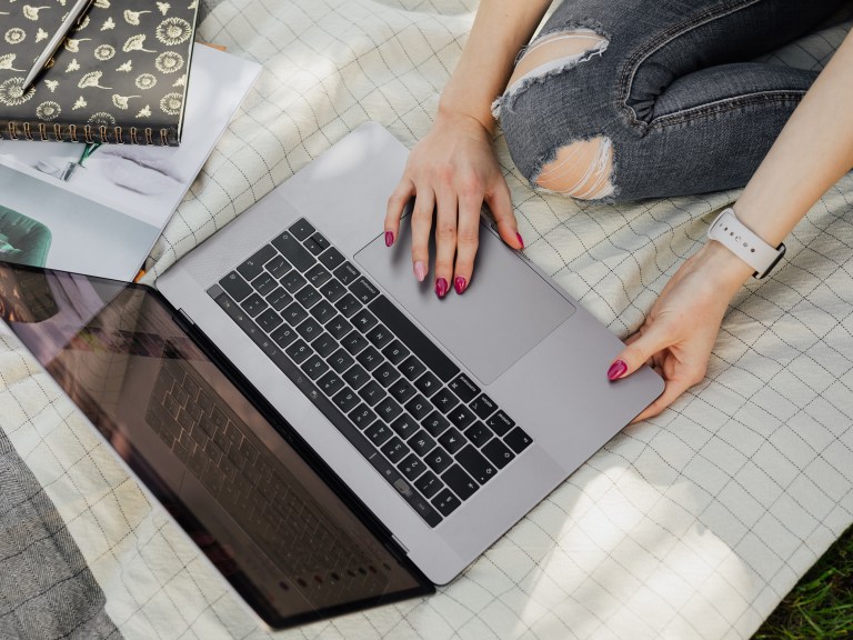 Hay 10.000 cupos para estudiar inglés gratis y desde casa, ¿cómo aplicar?
