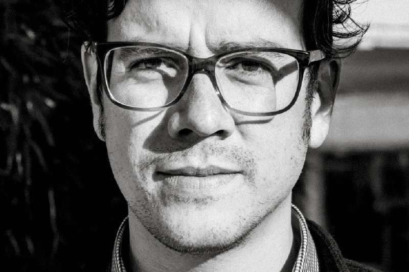 Para el escritor y periodista Fabián Mauricio Martínez, "lo bello también contiene su inminente estado de descomposición". / Gabriel Corredor