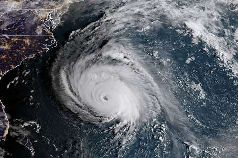 Así amanece el Florence, una "amenaza mortal"