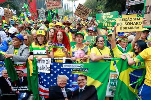 Protesta de miles a favor de Bolsonaro antes del histórico fallo en su juicio