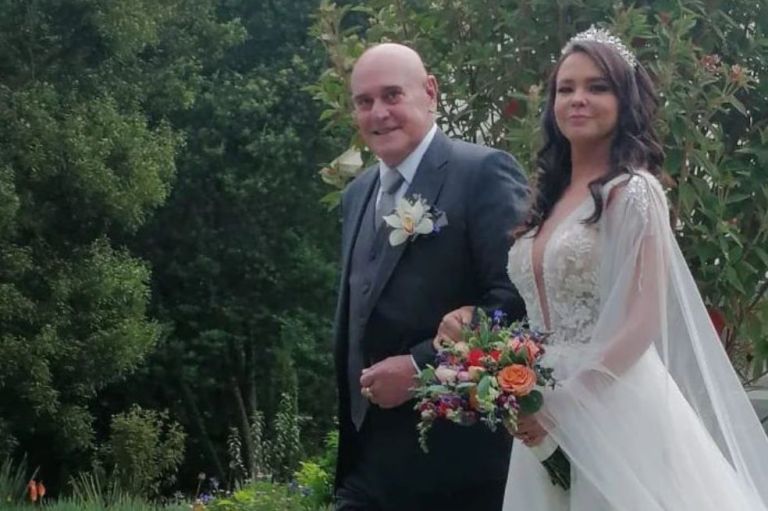 Primeras imágenes de Natasha Klauss vestida de novia y caminando al altar