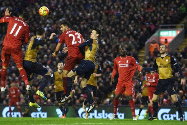 Arsenal empató con Liverpool en partido memorable y comparte liderato con Leicester