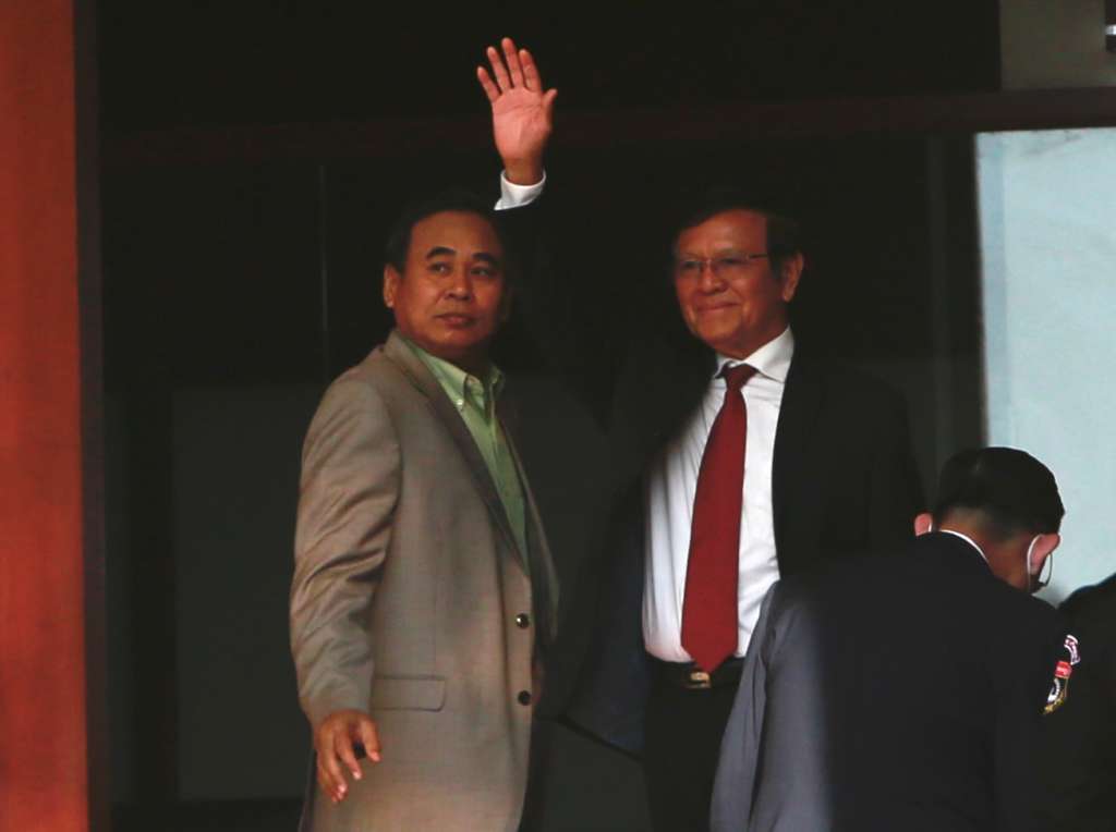 Phnom Penh (Cambodia), 03/03/2023.- Kem Sokha (C), former leader of the opposition Cambodia National Rescue Party (CNRP), arrives at the Municipal Court in Phnom Penh, Cambodia, 03 March 2023. The Phnom Penh Municipal Court is set to issue a verdict against former opposition leader, Kem Sokha on 03 March. (Camboya) EFE/EPA/KITH SEREY