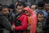 Merkel niega que Alemania esté desbordada por la avalancha de refugiados