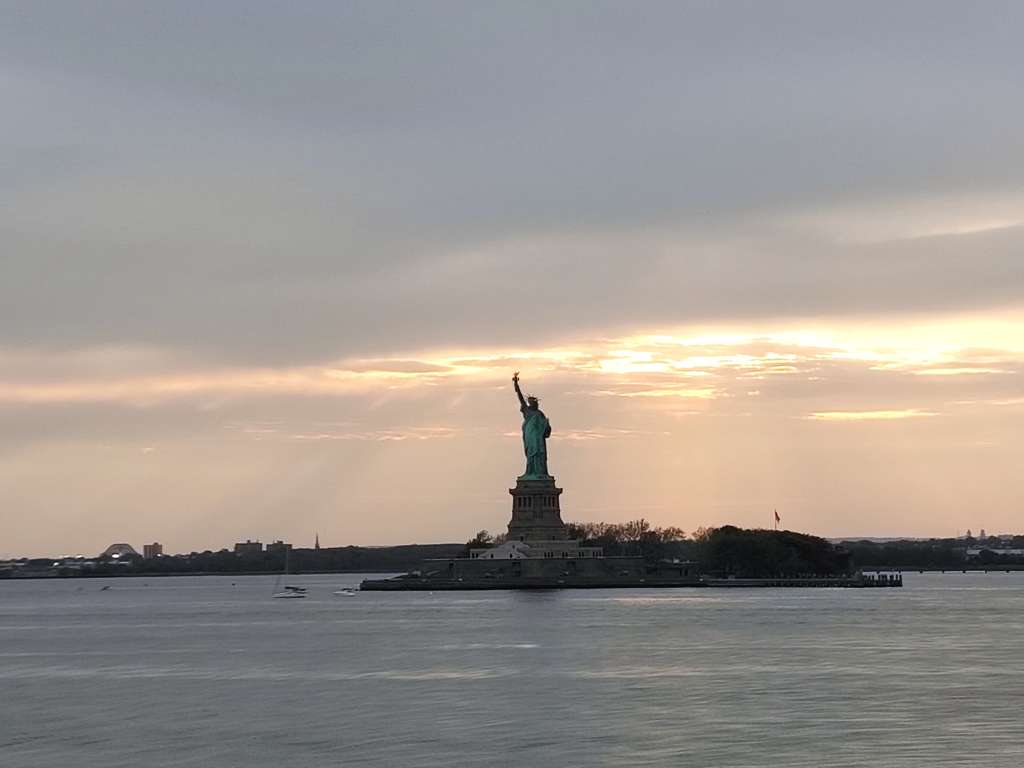 Vista de la Estatua de la Libertad, desde el ferry gratuito de Staten Island.