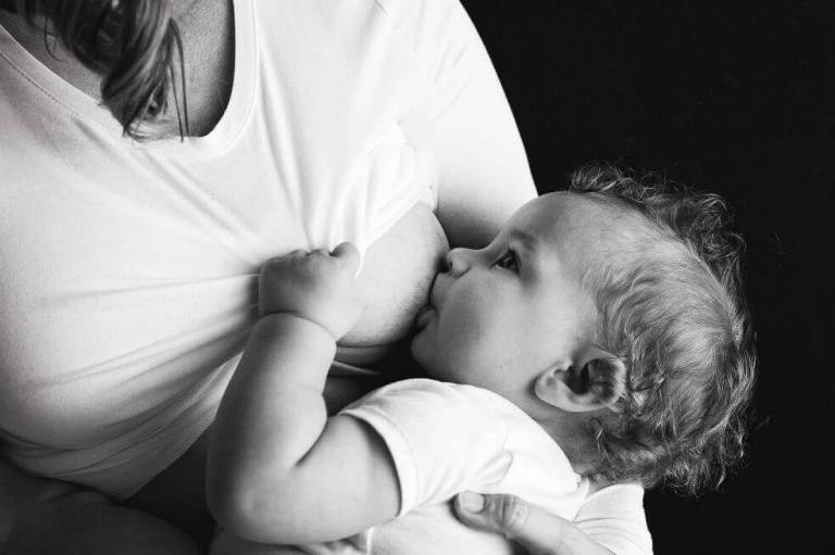 Agitación por amamantamiento: cuando las mamás rechazan al bebé que toma pecho