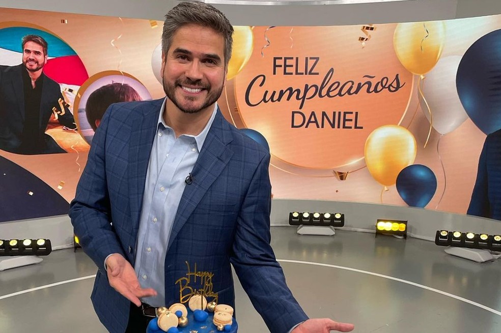 Durante la transmisión en vivo del programa ‘Hoy Día’ de Telemundo, Daniel Arenas recibió una especial sorpresa: “no joda, desde Colombia”, dijo emocionado.