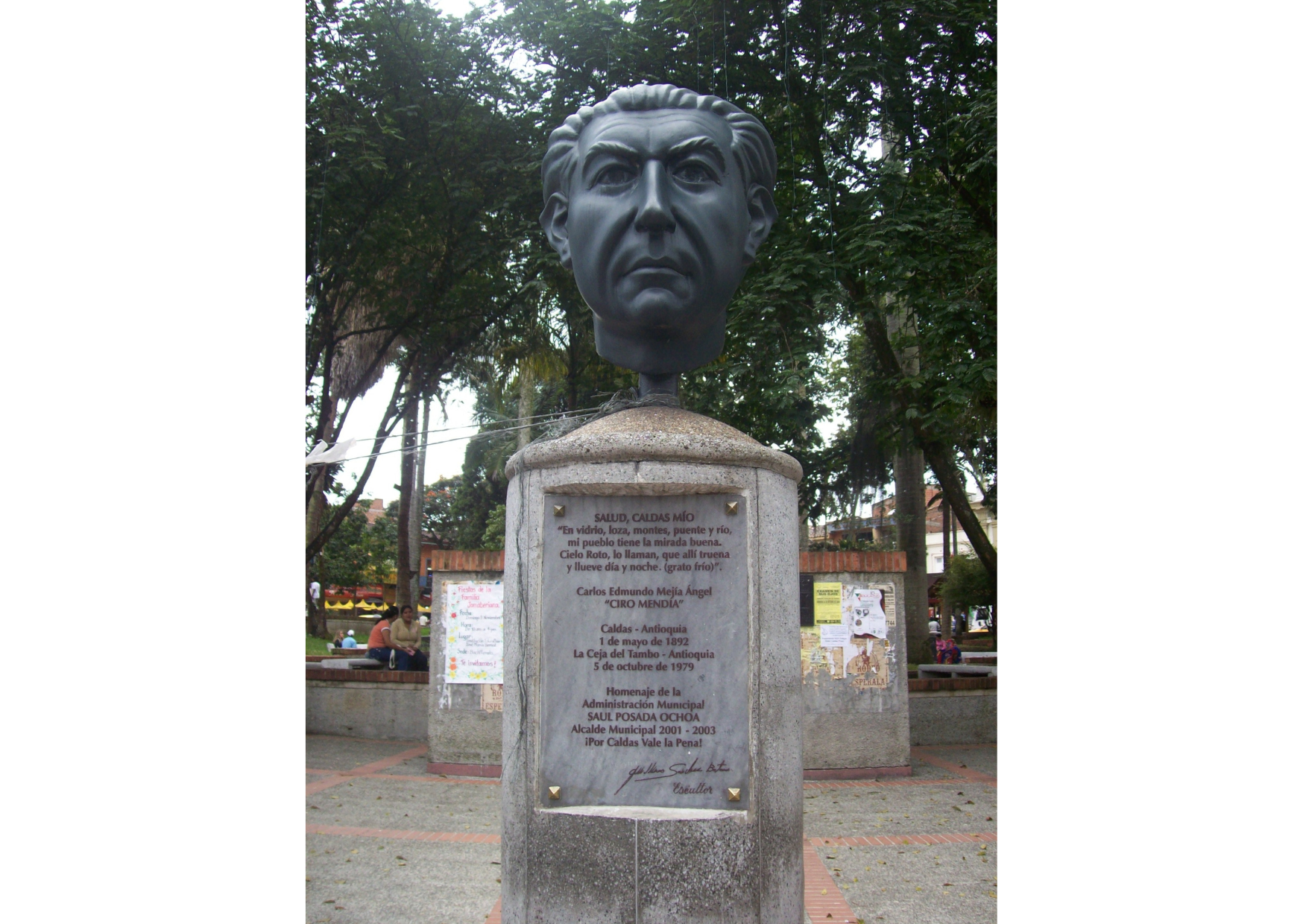 El busto de Ciro Mendía está exhibido en el parque Santander de Caldas en Antioquia.