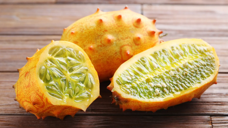¿Cuál es la fruta que parece un melón con espinas y dónde se consigue?