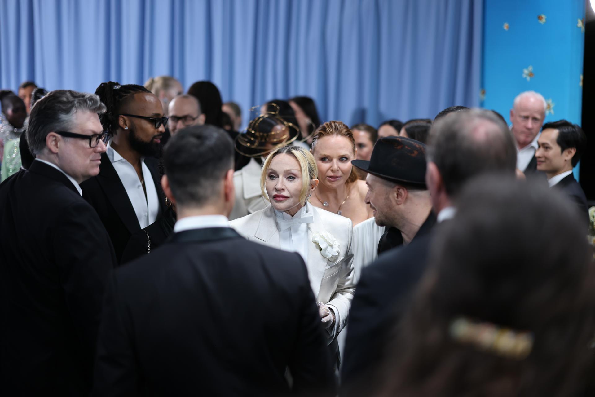 NEW YORK (United States), 05/05/2025.- Madonna arrives on the red carpet for the 2025 Met Gala, the annual benefit for the Metropolitan Museum of Art's Costume Institute, in New York, New York, USA, 05 May 2025. The event coincides with the Met Costume Institute's spring 2025 exhibition ‘Superfine: Tailoring Black Style’ which will be on view from 10 May 2025 through 26 October 2025. (Nueva York) EFE/EPA/JUSTIN LANE