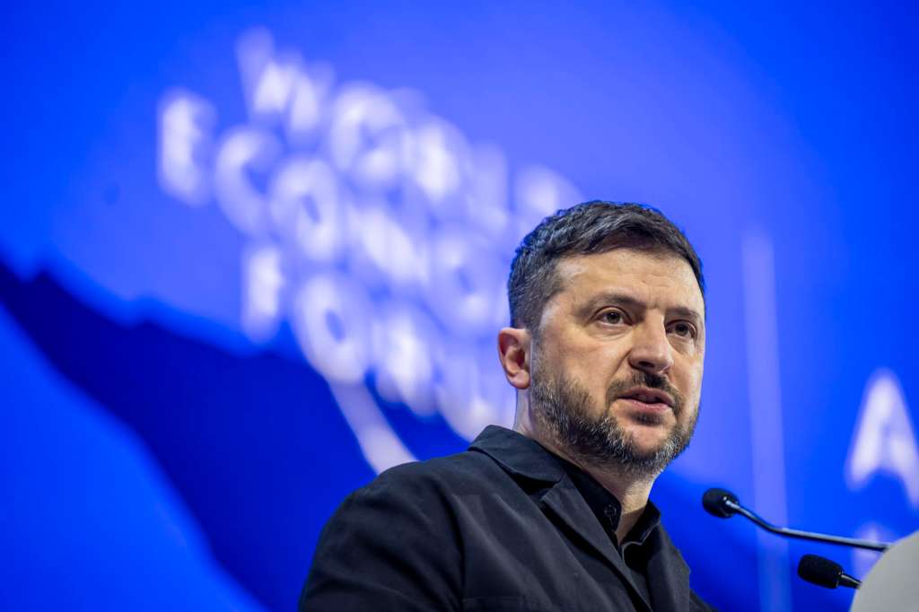 DAVOS (Switzerland), 22/01/2026.- Ukrainian President Volodymyr Zelensky speaks during a panel discussion during the 56th annual meeting of the World Economic Forum(WEF), in Davos, Switzerland, 22 January 2026. The 2026 summit, running from 19 to 23 January and held under the theme 'A Spirit of Dialogue,' brings together global political leaders, corporate executives, and scientists to address international challenges. (Suiza) EFE/EPA/GIAN EHRENZELLER

