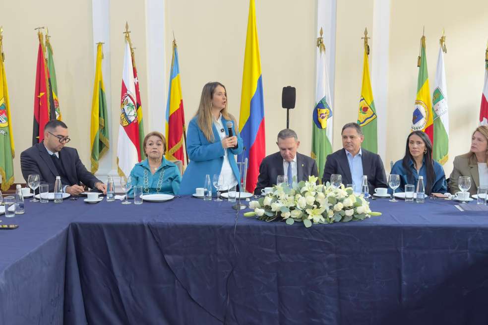 La candidata del Centro Democrático, Paloma Valencia, asistió a la reunión de la bancada de los conservadores.