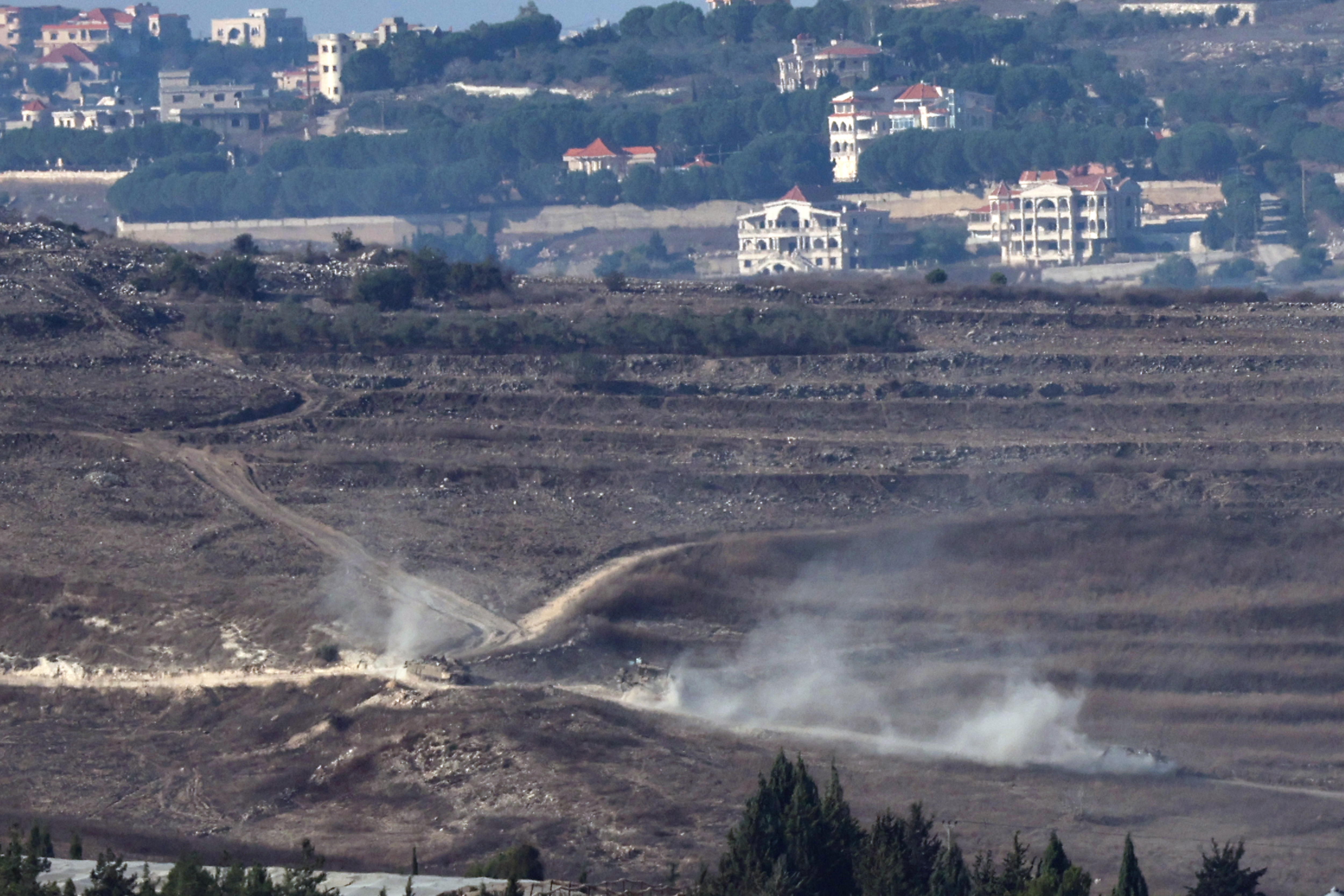 Upper Galilee (Israel), 04/10/2024.- Israeli army corps move in southern Lebanon, as seen from the Upper Galilee, northern Israel, 04 October 2024. The Israeli army reported that multiple projectiles were identified crossing from Lebanon to the Upper Galilee area, with some of the projectiles successfully intercepted while others fell in open areas. (Líbano) EFE/EPA/ATEF SAFADI