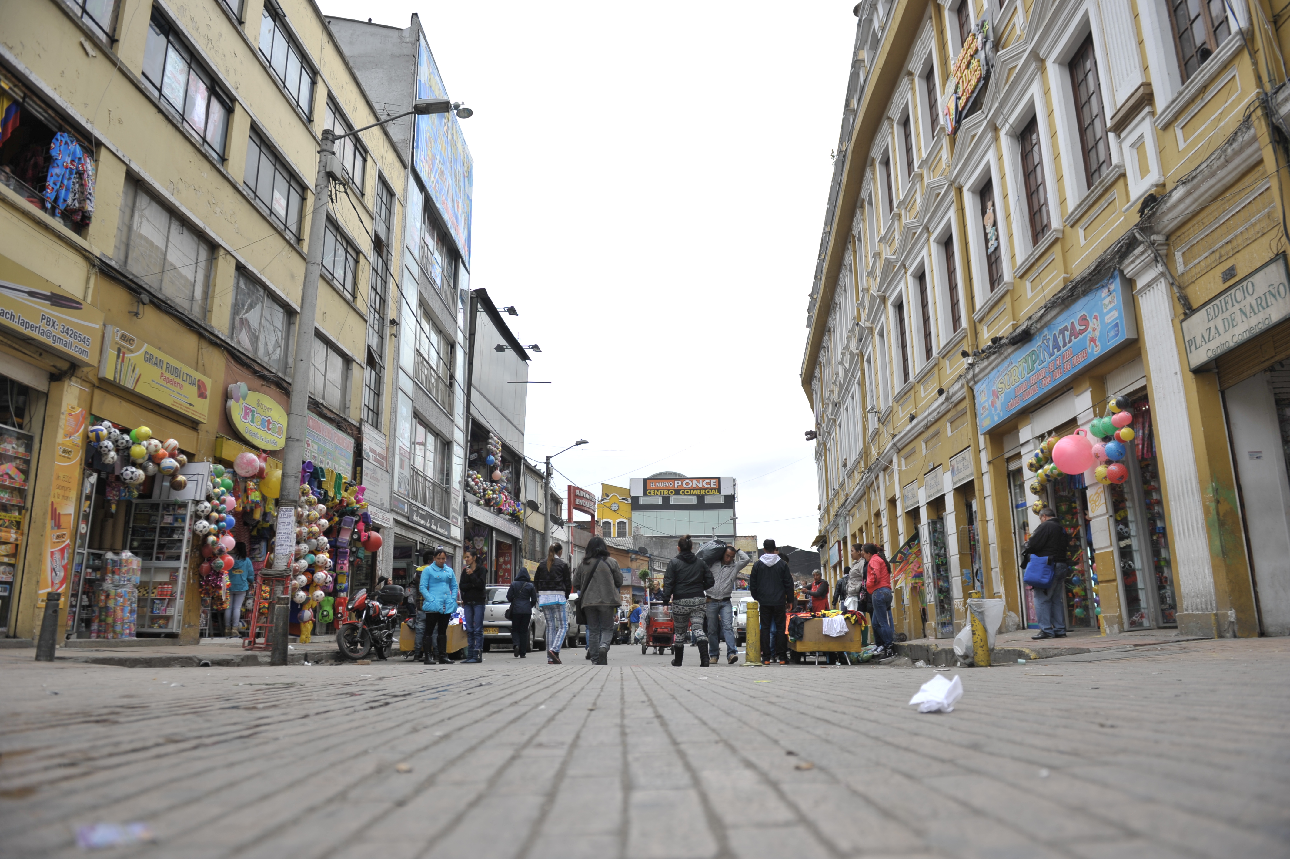 Recorrido por esta zona de comercio formal e informal ubicado en el centro de Bogotá