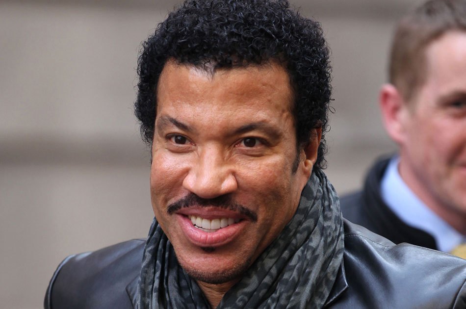Lionel Richie rechaza el regreso virtual de Michael Jackson