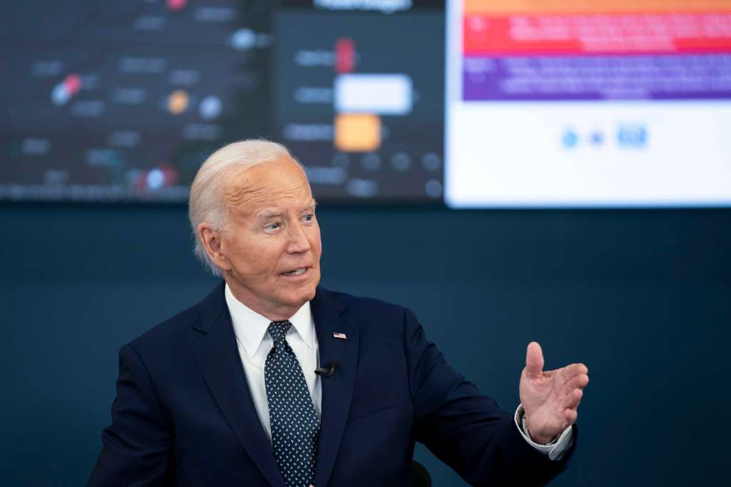 Washington (United States), 02/07/2024.- US President Joe Biden delivers remarks after receiving an operational briefing on extreme weather at the D.C. Emergency Operations Center in Washington, DC, USA, 02 July 2024. EFE/EPA/BONNIE CASH / POOL