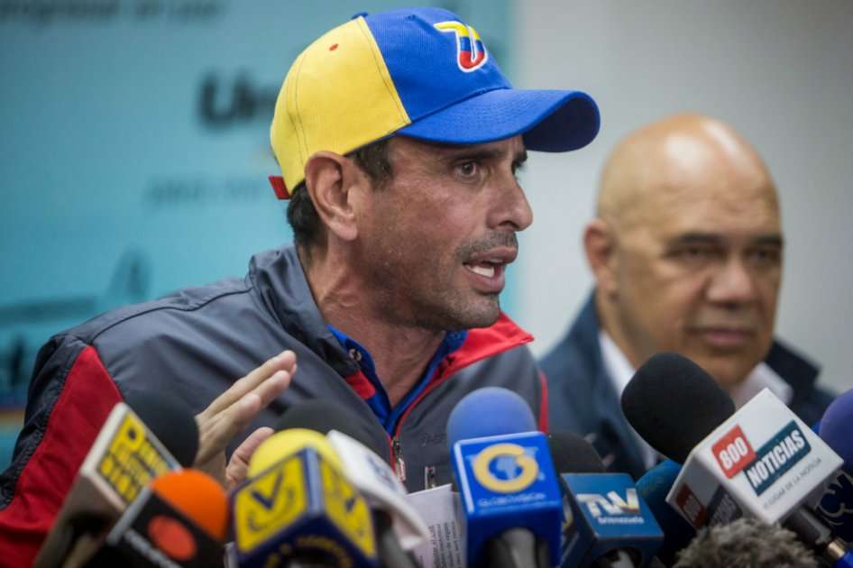 El excandidato presidencial venezolano, Henrique Capriles, en rueda de prensa en Caracas. / EFE
