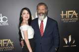 Mel Gibson espera su noveno hijo junto a su novia de 26 años