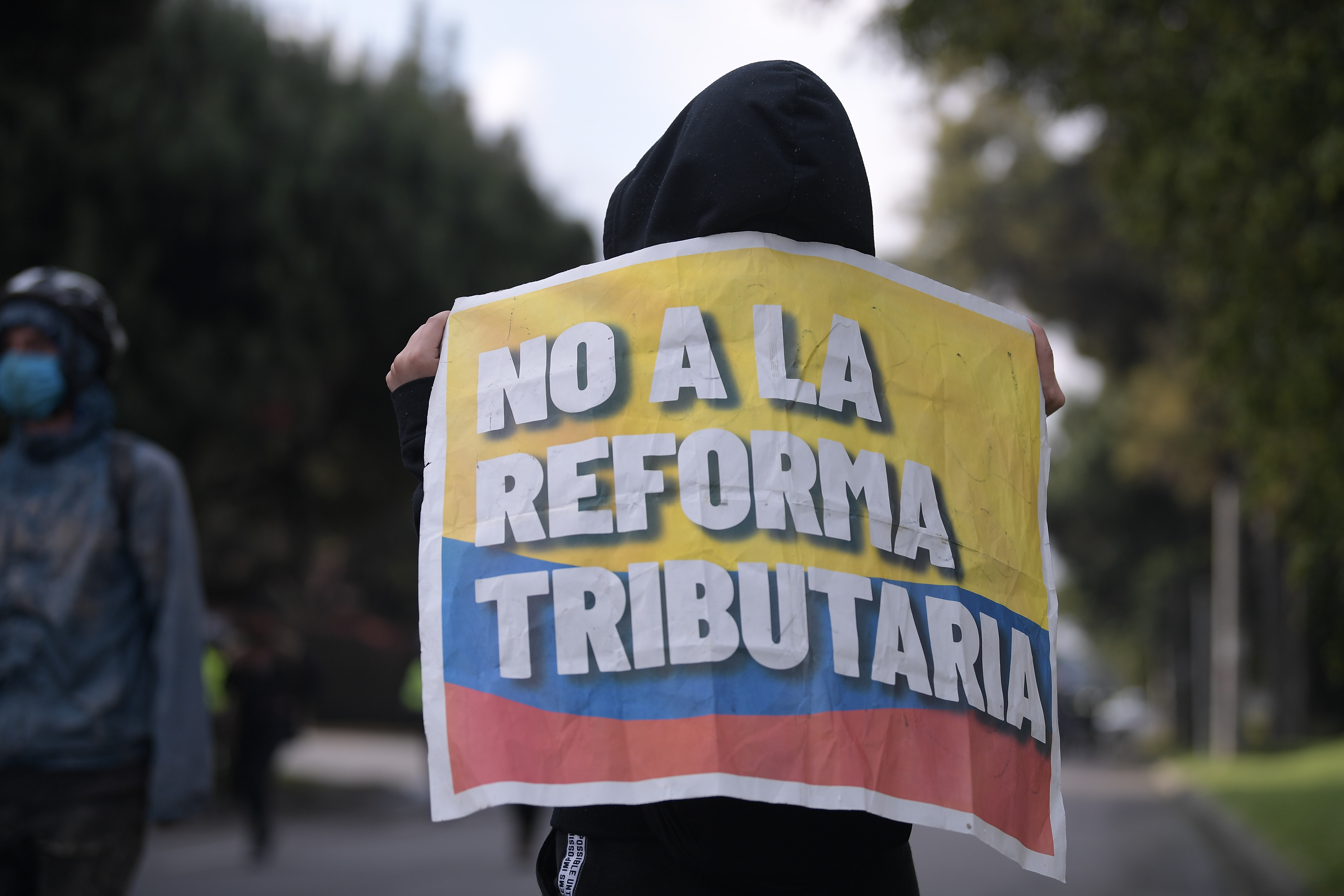 Protestas, disturbios y altercados entre estudiantes y centrales obreras con el ESMAD, en el centro de Bogotá.