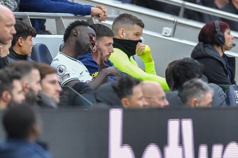 La mala hora de Dávinson Sánchez: salió abucheado en el partido de Tottenham