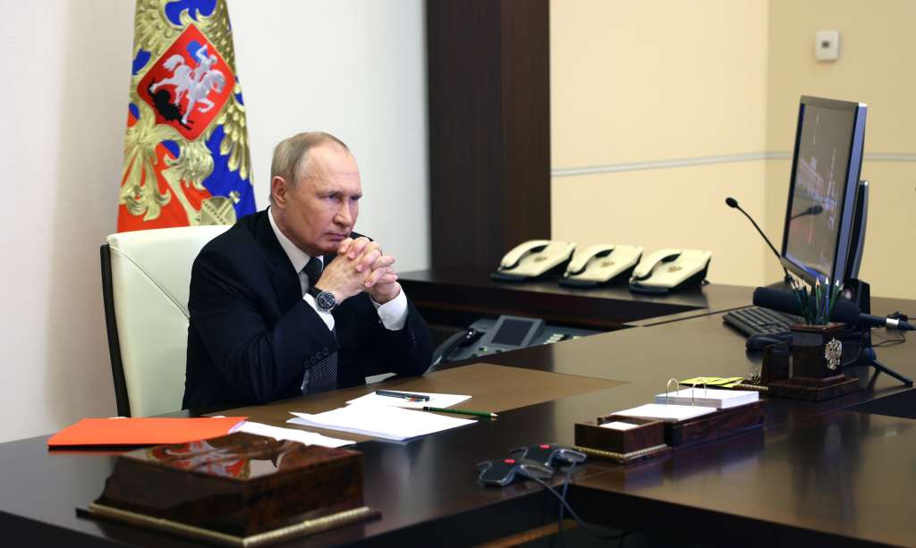Novo-ogaryovo (Russian Federation), 18/10/2022.- Russian President Vladimir Putin chairs a meeting with members of the Security Council via a video conference call at the Novo-Ogaryovo state residence, outside Moscow, Russia, 19 October 2022. According to the Kremlin, Putin signed a decree introducing martial law on four Russian-occupied regions of Ukraine, the self-proclaimed Donetsk People's Republic and Lugansk People's Republic, the Zaporizhia and the Kherson regions. (Rusia, Ucrania, Moscú) EFE/EPA/GAVRIIL GRIGOROV/SPUTNIK/KREMLIN POOL / POOL MANDATORY CREDIT