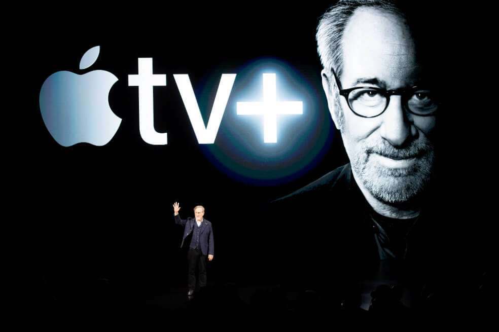 Apple anunció este lunes un servicio de contenidos originales de televisión en "streaming", bautizado Apple TV+, con lo que entra en la pugna por esta modalidad de consumo audiovisual al alza en competición con Netflix, Hulu y Amazon.
/ AFP