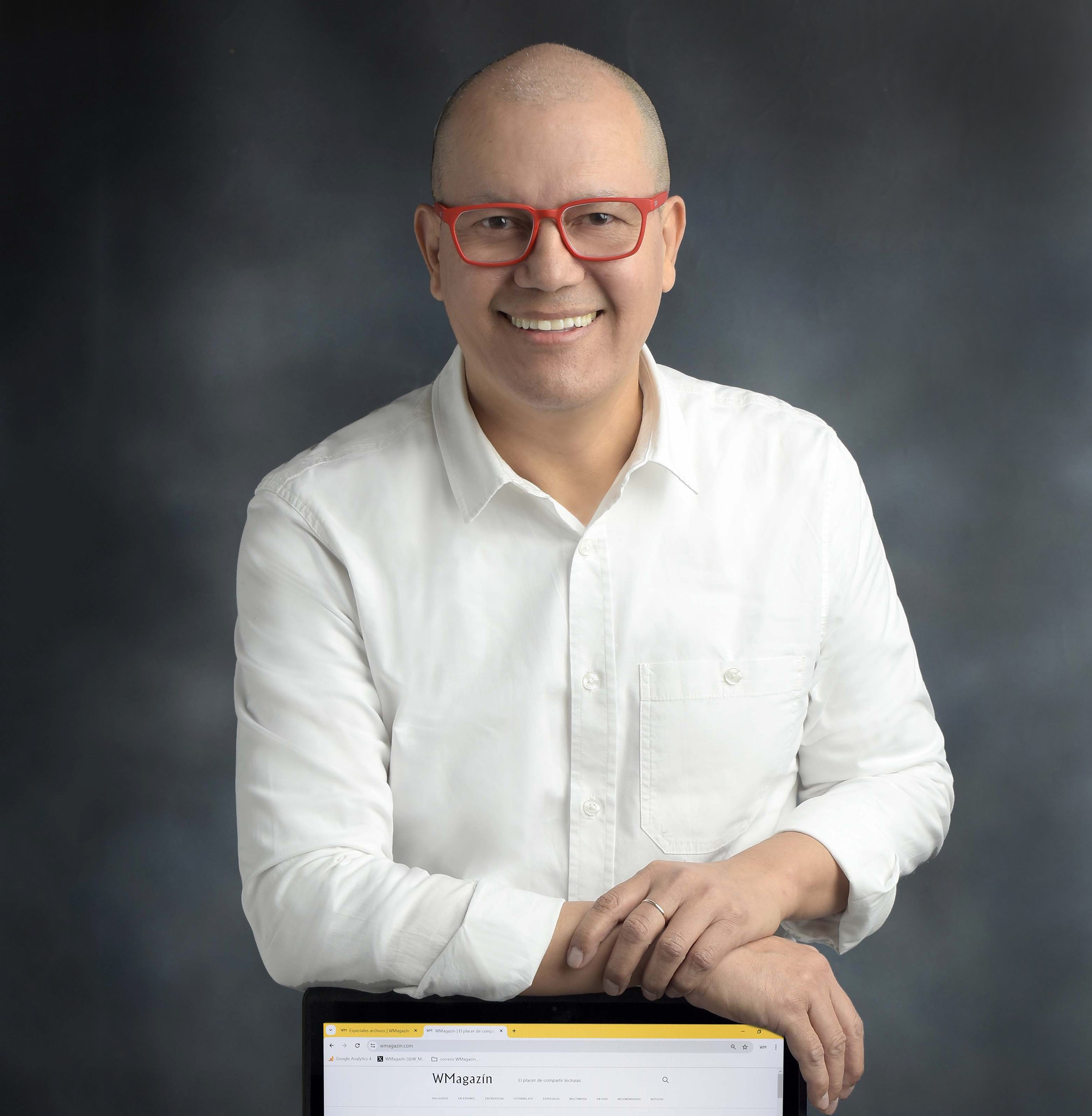 Con las voces de más de
doscientos personajes a los
que ha entrevistado, Manrique
construyó su relato./ WMagazín