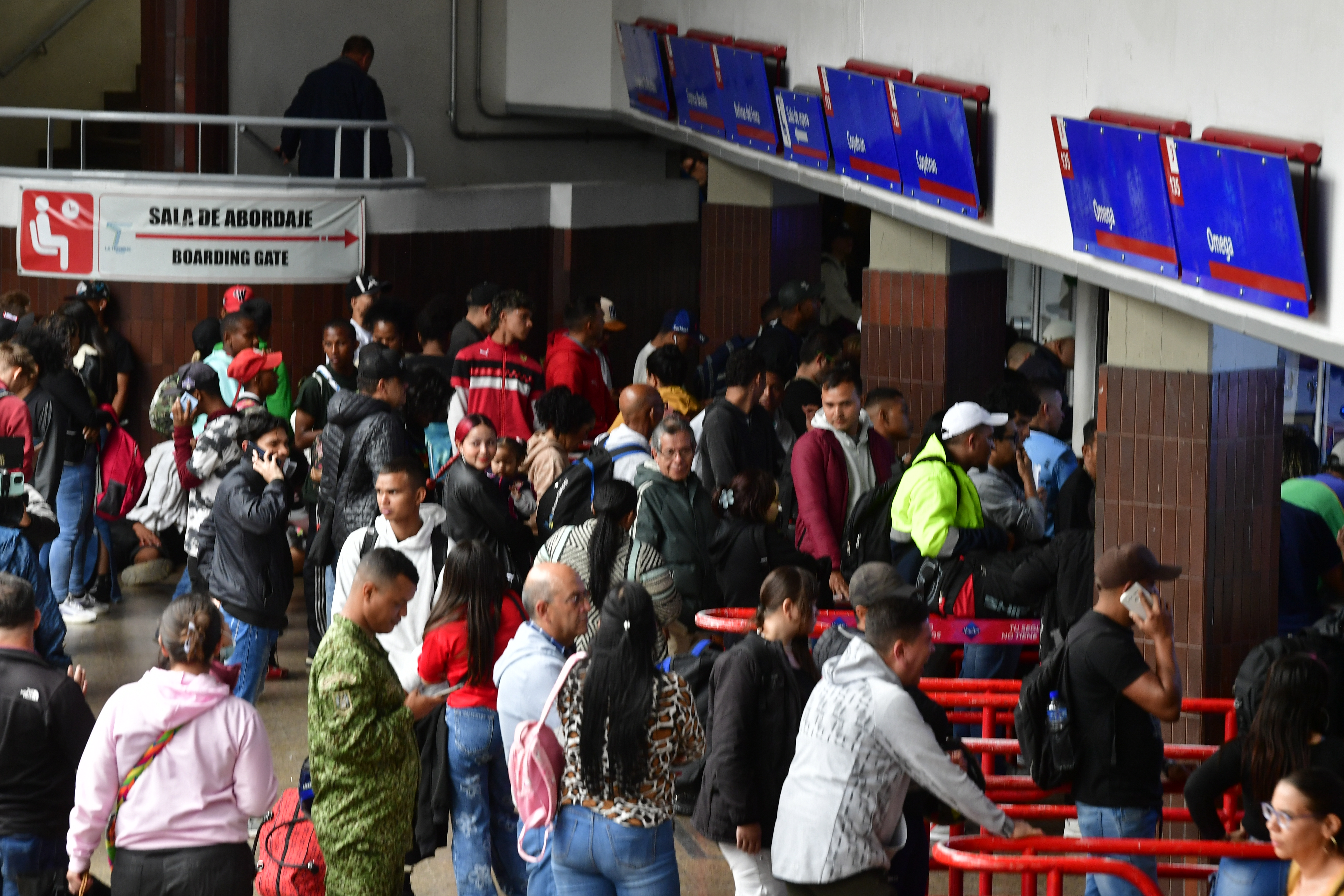 Aspectos de los usuarios que salen de viaje desde esta terminal de transporte de Bogotá