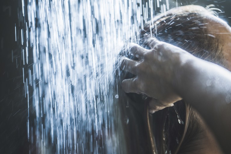 ¿El agua caliente afecta el cabello? Esto dicen algunos expertos en cuidado capilar