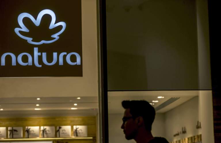Grupo brasileño de cosméticos Natura se hace con el control accionario de Avon