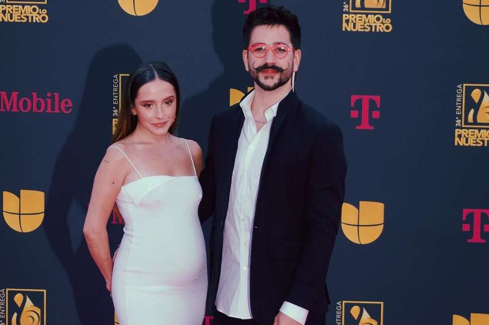 “No piensan en el bebé”. Se armó toda una polémica por los zapatos que Evaluna utilizó en su presentación en los ‘Premios lo nuestro’. Los que Camilo usó en la alfombra roja no se quedaron atrás.