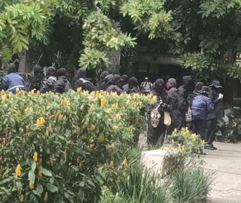 Evacuaron Universidad de Antioquia en Medellín por desmanes con encapuchados