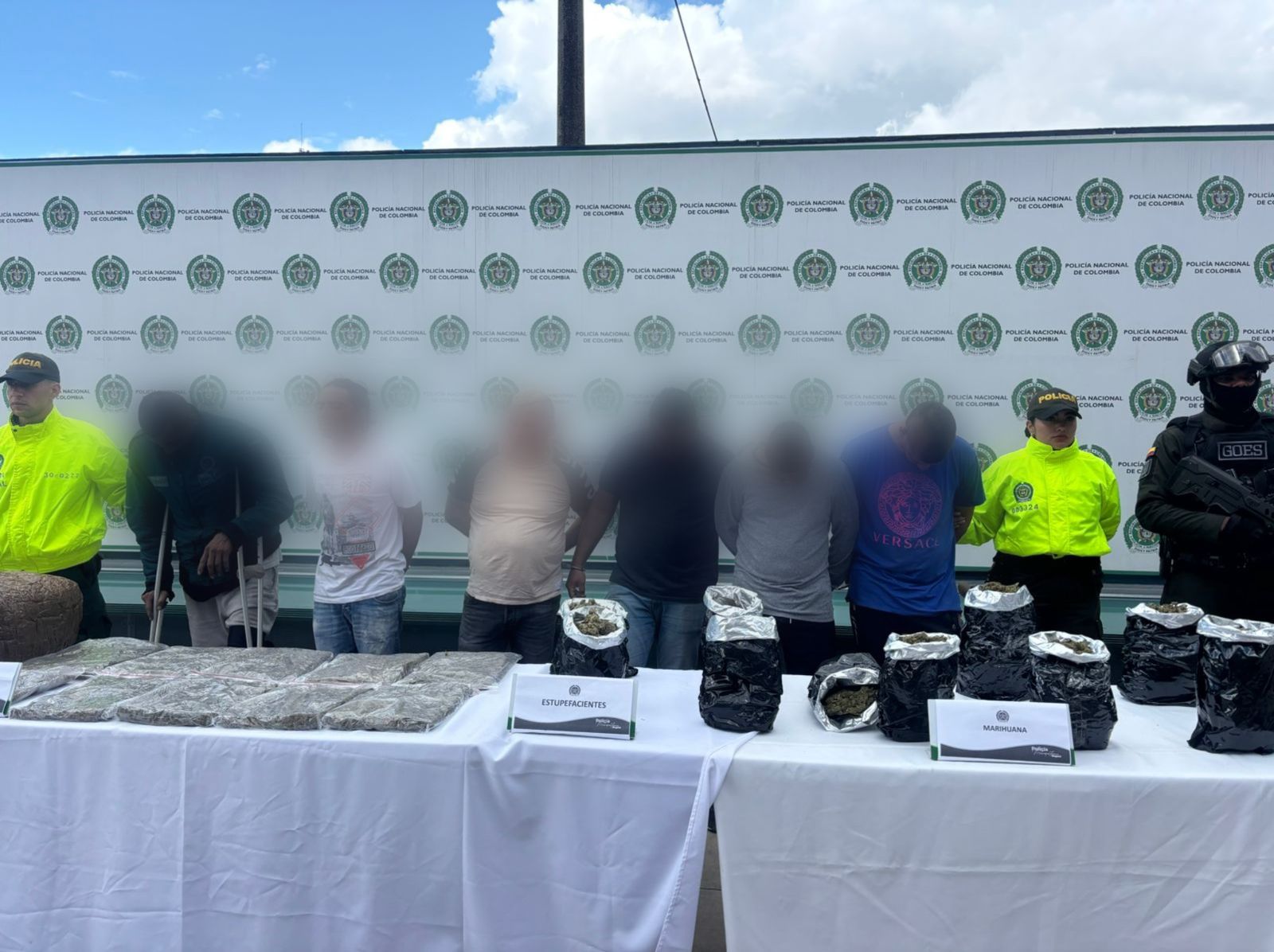 La hierba, proveniente del Cauca, llegó a la ciudad en camiones de carga. Iba a ser distribuida en Ciudad Bolívar, Kennedy, Bosa y Suba.