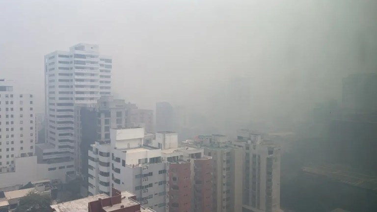 Incendio en isla Salamanca volvió a llenar a Barranquilla de humo y ceniza