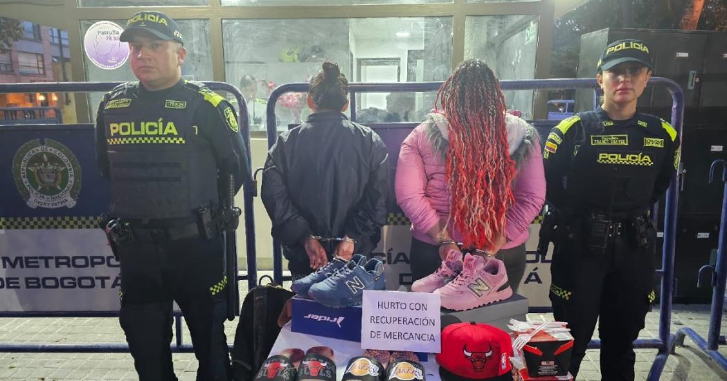 Las dos ciudadanas, también extranjeras, estaba haciendo compras con las tarjetas de crédito del agente de la DEA.