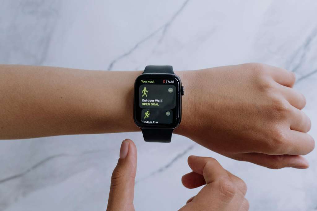 Algunas de las multinacionales que fabrican y venden smartwatch son Apple, Samsung, Huawei y Xiaomi.