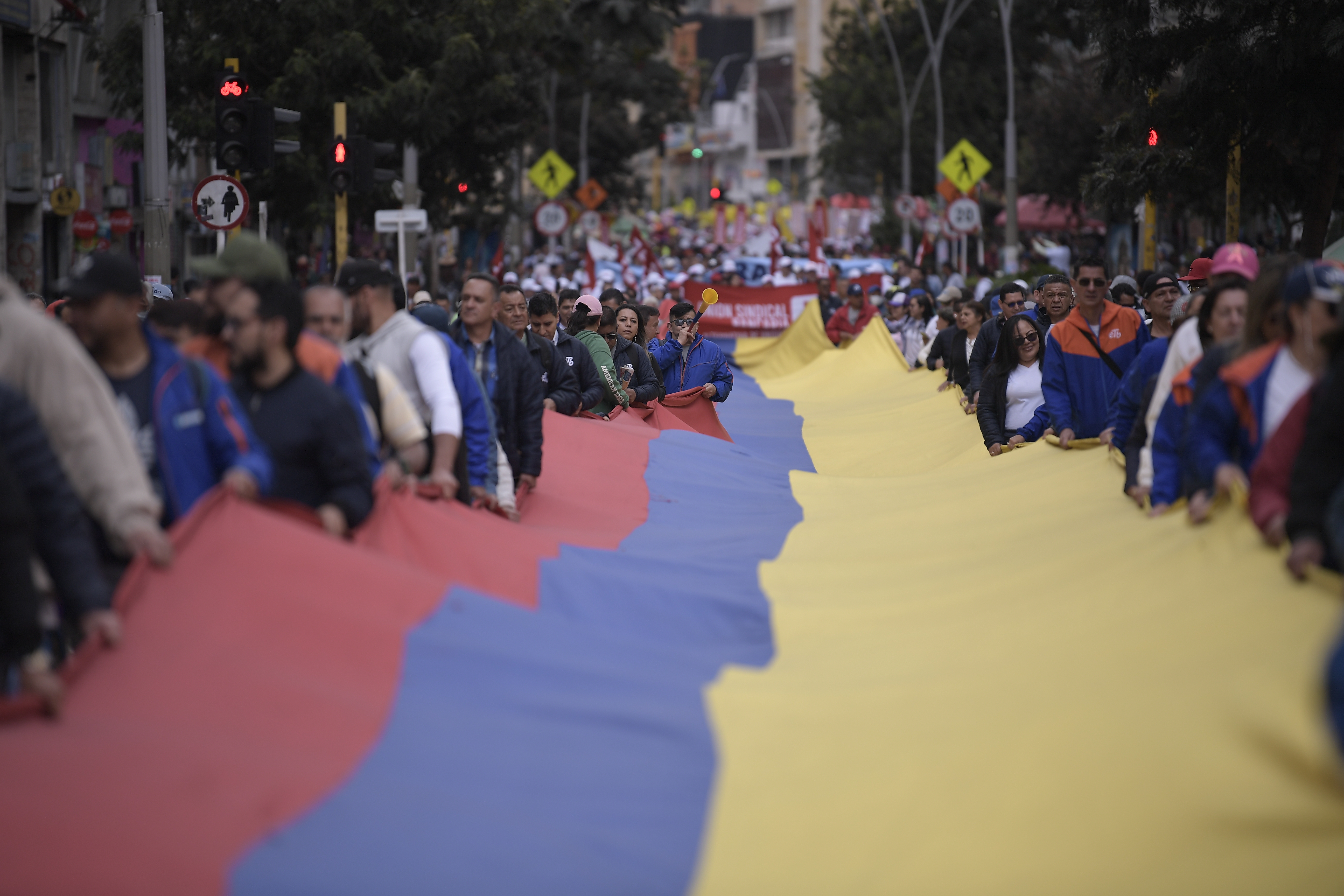 En completa calma diferentes sindicatos y trabajadores marcharon en la ciudad de Bogotá conmemorando este día.
