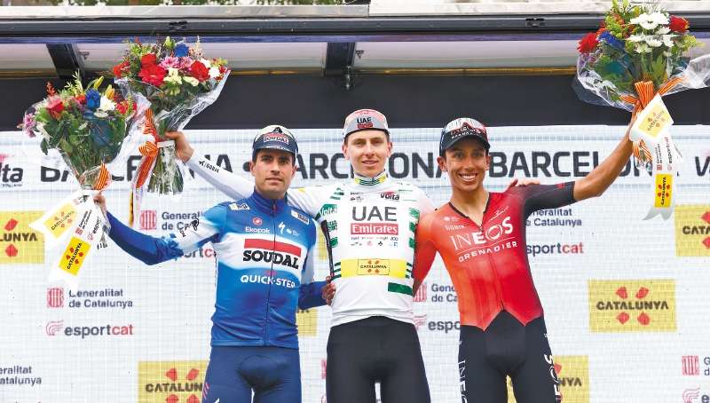 El podio de la Vuelta a Cataluña, de izquierda a derecha: Mikel Landa (izq.), Tadej Pogacar (cent.) y Egan Bernal (der.) / EFE