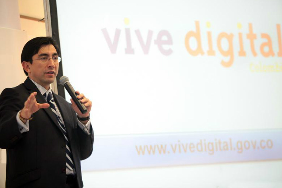 Diego Molano, ministro TIC, dejó entrever que, de integrarse, las compañías tendrían que devolver espectro. / Archivo