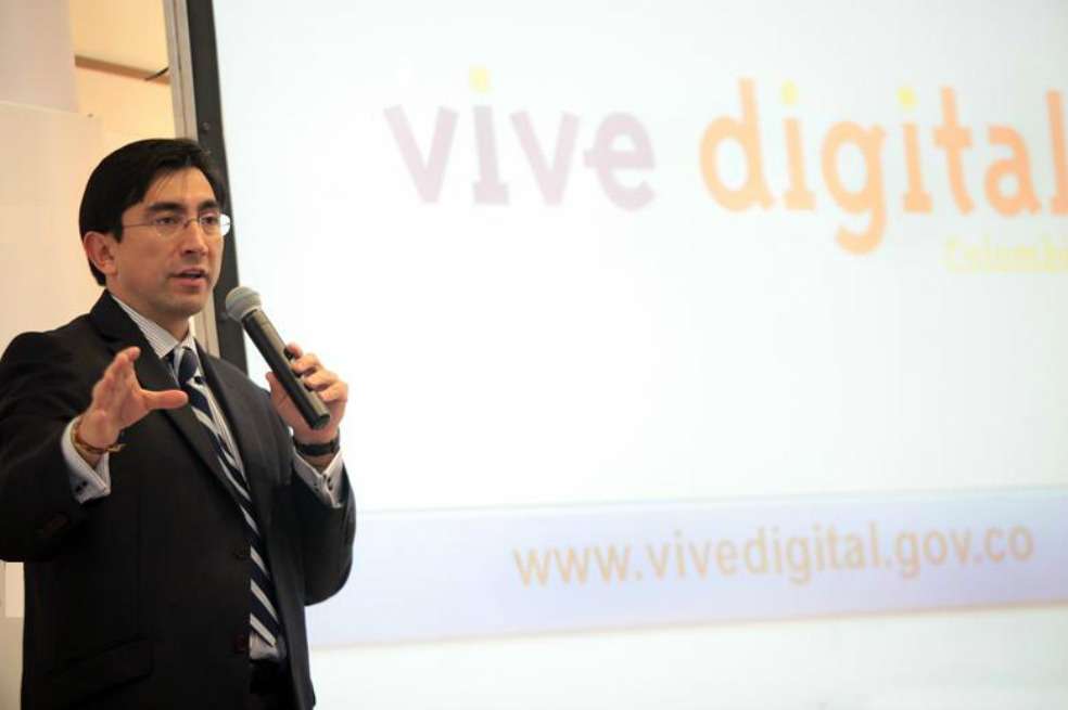 Diego Molano, ministro TIC, dejó entrever que, de integrarse, las compañías tendrían que devolver espectro. / Archivo