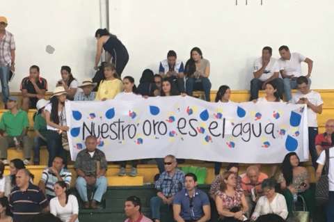 Ministro de ambiente es abucheado por la comunidad del páramo de Santurbán