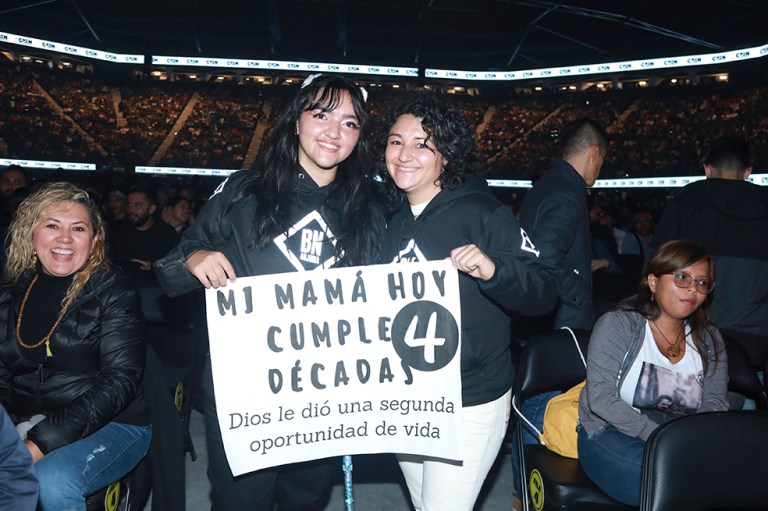 Paula Velez y Maria Rodriguez Ricardo Arjona