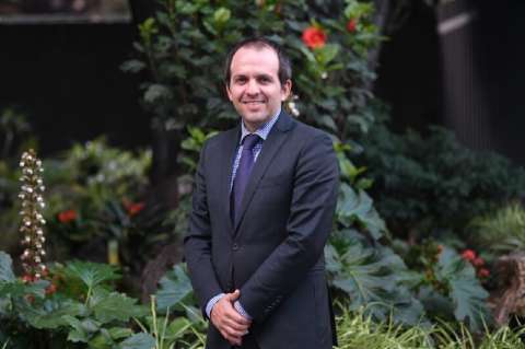 Ernesto Lucena, primer ministro del Deporte