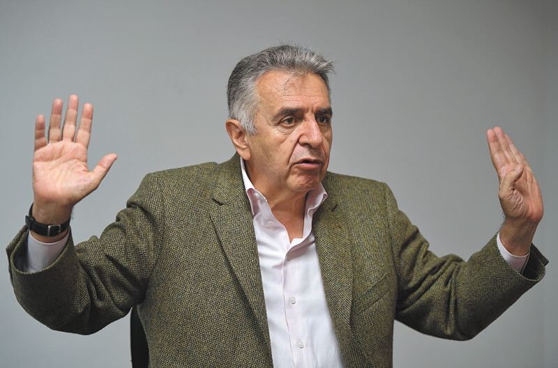 Garzón no participó en las reuniones de la centro-izquierda, que ayer desistió de una consulta interpartidista. / Gustavo Torrijos