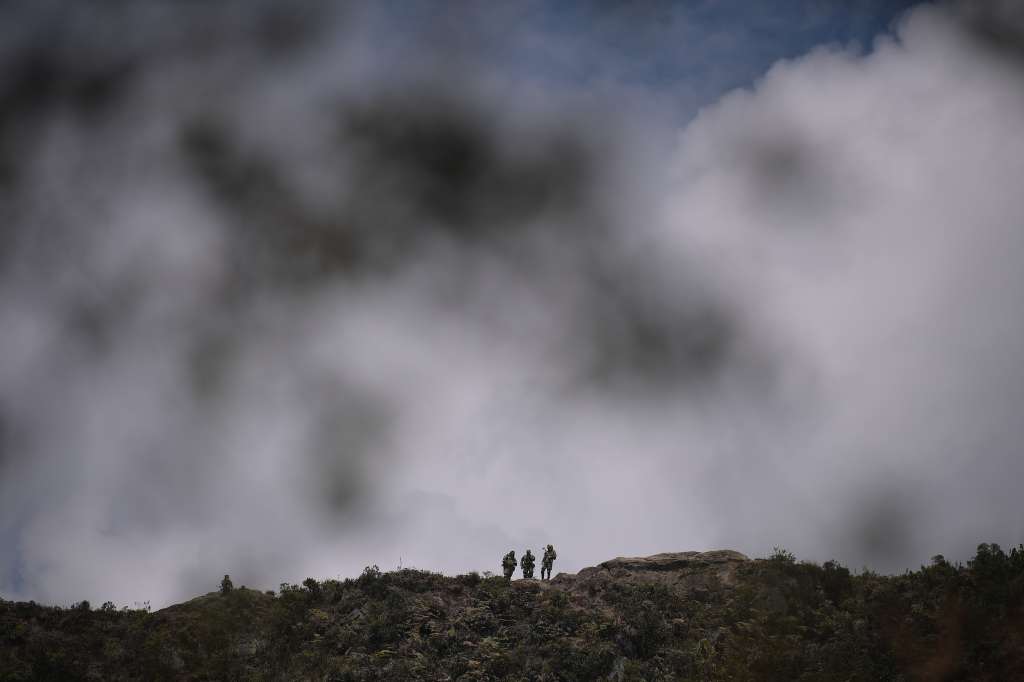 Invasión en las lomas que conforman el parque Ecológico Distrital de Montaña Entrenubes ubicado en la localidad de Usme, protagonizado por indígenas huitotos víctimas del conflicto y familias vulnerables.