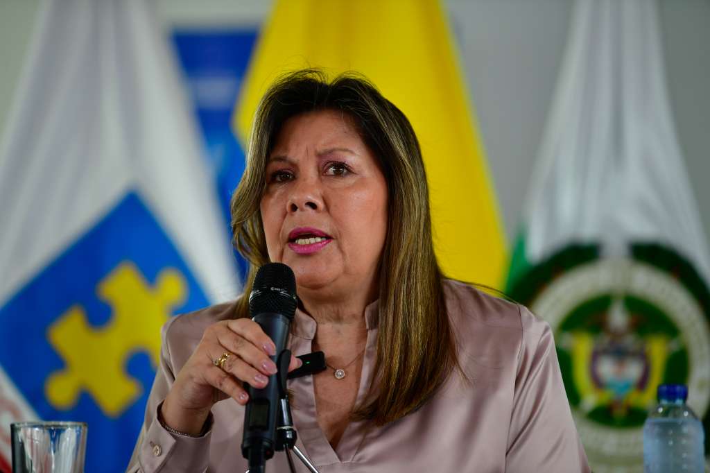 Fiscal General de la Nación durante rueda de prensa luego de conocerse el atentado contra el senador y precandidato a la presidencia Miguel Uribe Turbay