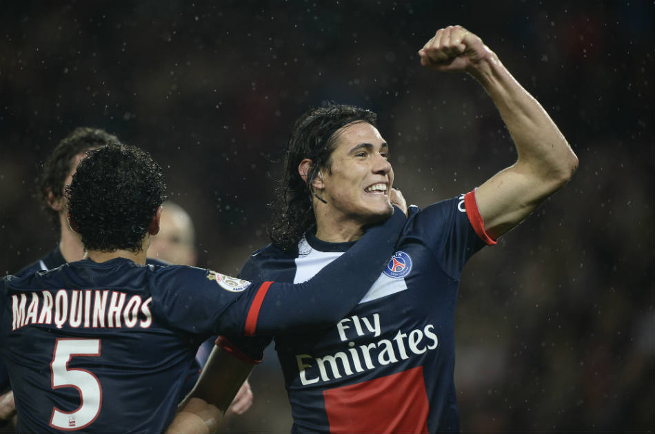 Cavani marcó dos goles en la goleada del PSG ante Lorient. / AFP